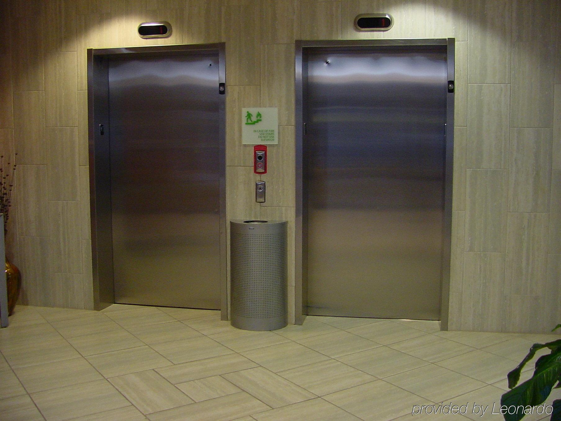 Courtyard By Marriott Houston Kemah Hotel Interior photo